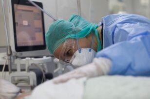 Οριακά γεμάτες οι ΜΕΘ στα νοσοκομεία της Πάτρας - Αποκλιμάκωση νοσηλειών σε κλινικές covid
