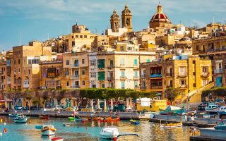 Μάλτα: Επιτρέπονται μόνον οι πλήρως εμβολιασμένοι Βρετανοί