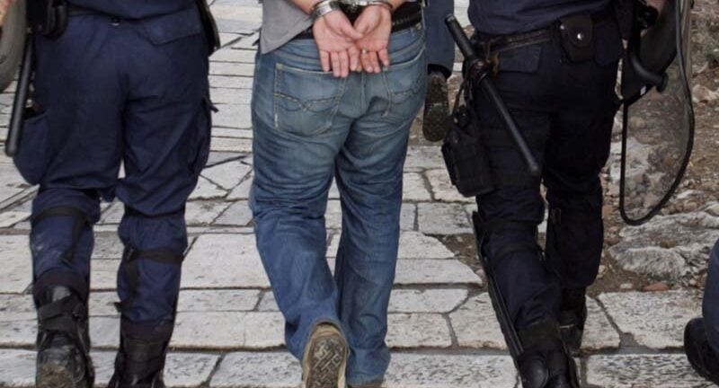 Αγρίνιο: Σύλληψη για ναρκωτικά και παράνομη οπλοκατοχή