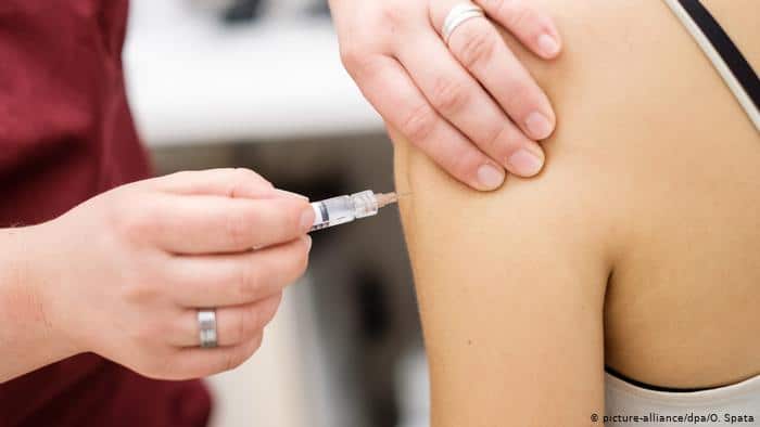 Πώς να αντιμετωπίσετε τον πόνο στο χέρι μετά το εμβόλιο κατά του κορονοϊού