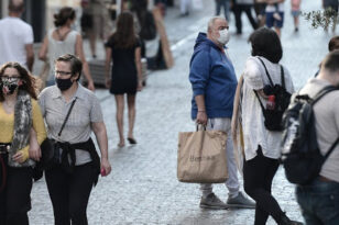 Καταργείται η μάσκα στους εξωτερικούς χώρους - Ποιοι δεν θα κάνουν self test