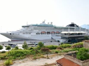 Δήμος Πατρέων σε ΟΛΠΑ και ΤΑΙΠΕΔ: "Απομακρύνετε το κρουαζιερόπλοιο"