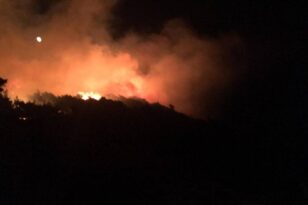 Φωτιά στην Κάρπαθο – Ολονύχτιες οι μάχες με τις φλόγες