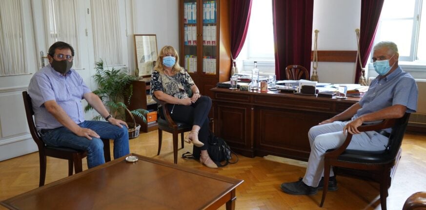 Πάτρα: Συνεργασία Δήμου και υπηρεσιών για τον εμβολιασμό κατ'οίκον Πάτρα: Συνεργασία Δήμου και υπηρεσιών για τον εμβολιασμό κατ'οίκον