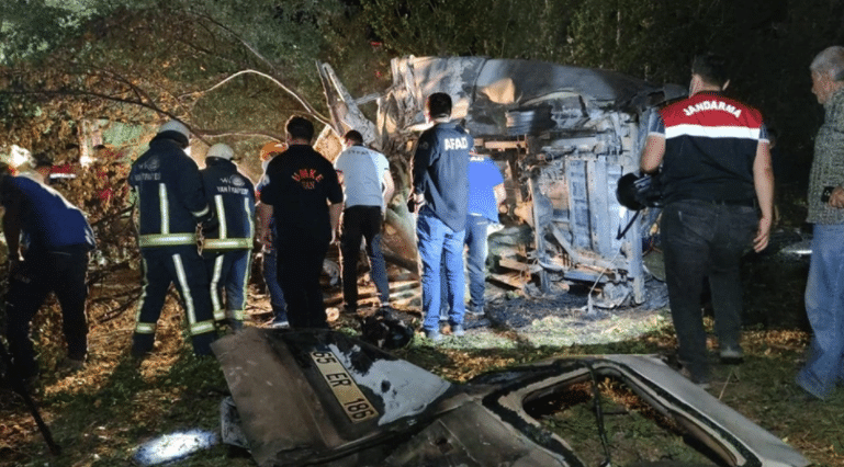 Τουρκία: 12 νεκροί μετανάστες από πτώση λεωφορείου σε χαντάκι Τουρκία: 12 νεκροί μετανάστες από πτώση λεωφορείου σε χαντάκι