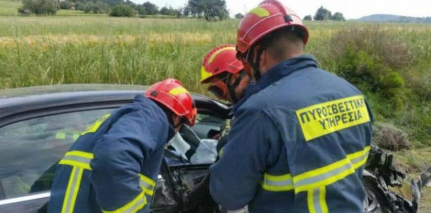 Εκτροπή οχήματος στην Ιόνια Οδό- Επιχείρηση της Πυροσβεστικής για απεγκλωβισμό Εκτροπή οχήματος στην Ιόνια Οδό- Επιχείρηση της Πυροσβεστικής για απεγκλωβισμό