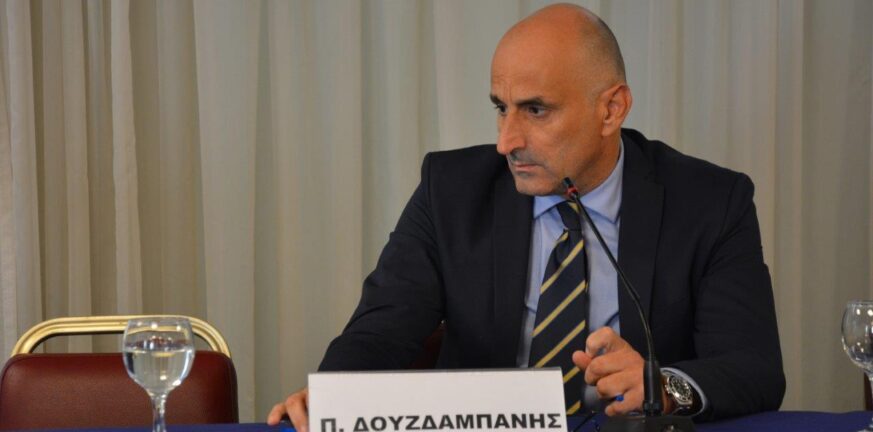 Δουζδαμπάνης στην "Π": Είμαι αντίθετος με την κατάργηση της μάσκας μάσκα