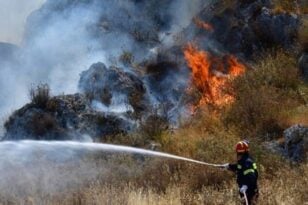 Φωτιά στην Αττική: Προς Σταμάτα και Ροδόπολη η πυρκαγιά - Ανακοινώθηκε εκκένωση