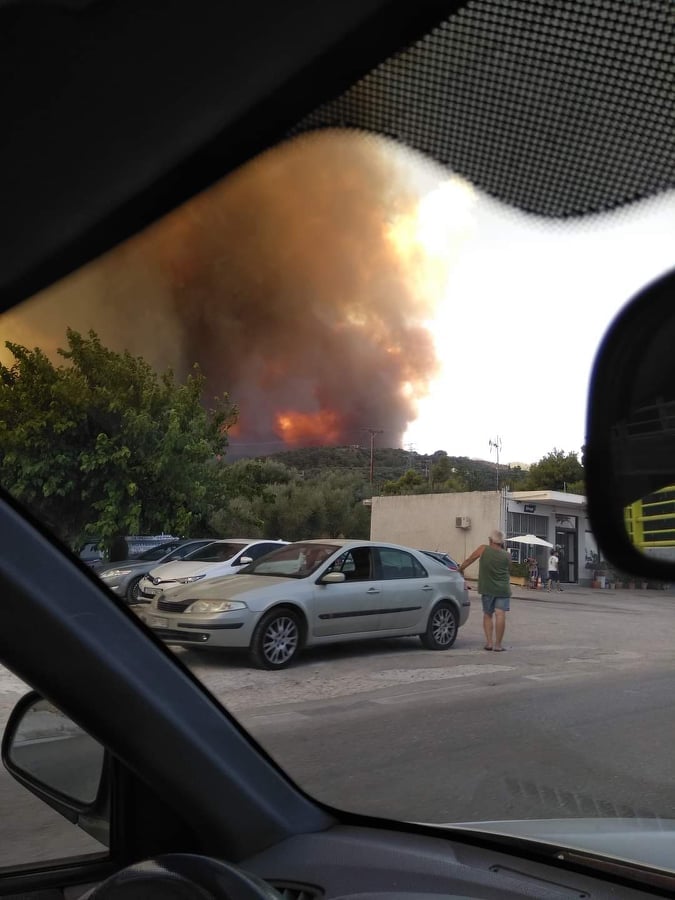 Μαίνεται η φωτιά στην Αιγιάλεια - Καμένα σπίτια στη Ζήρια - Εκκένωση χωριών - ΦΩΤΟ - BINTEO