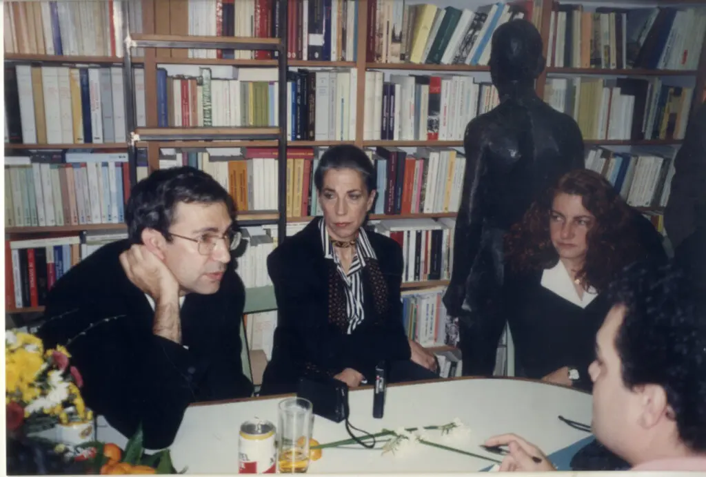 45 χρόνια Πολύεδρο: Η Πάτρα ξανανοίγει το άλμπουμ της Κανακάρη ΦΩΤΟ orhan pamouk polyedro