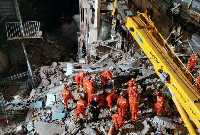 Κίνα: Στους 17 αυξήθηκε ο αριθμός των νεκρών από την κατάρρευση ξενοδοχείου