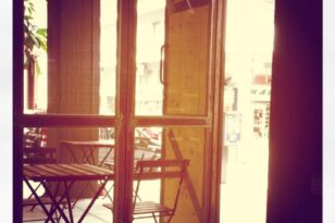 O κορονοϊός έκλεισε cafe bar και στο κέντρο της Πάτρας!