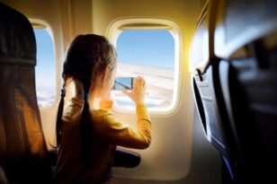 Κορονοϊός: Πώς θα ταξιδεύουν με αεροπλάνο οι 12-17 ετών στα νησιά