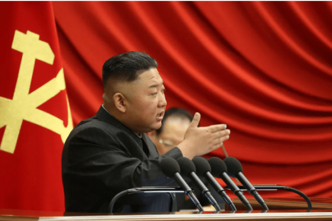 Η Βόρεια Κορέα απαγορεύει τα γέλια και το αλκοόλ για 11 ημέρες για την επέτειο θανάτου του Κιμ Γιονγκ Ιλ