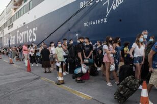 2.500 ταξιδιώτες δεν κατάφεραν να επιβιβαστούν σε πλοία λόγω των ελέγχων