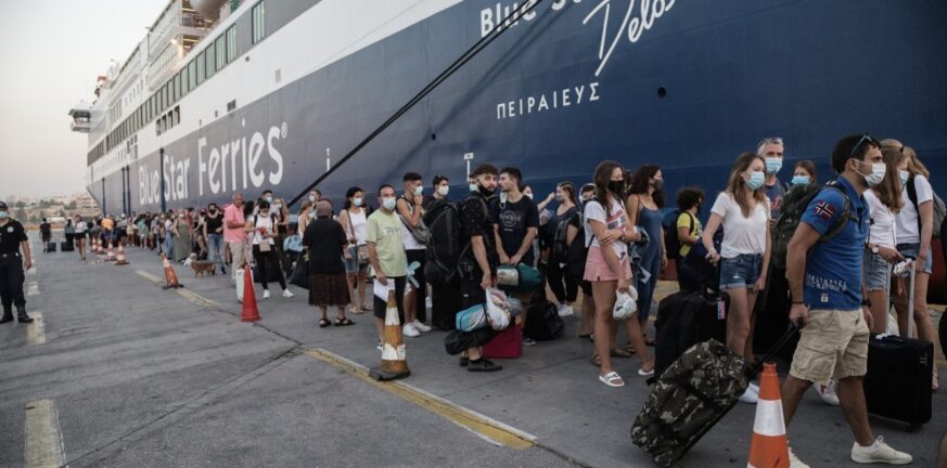2.500 ταξιδιώτες δεν κατάφεραν να επιβιβαστούν σε πλοία λόγω των ελέγχων