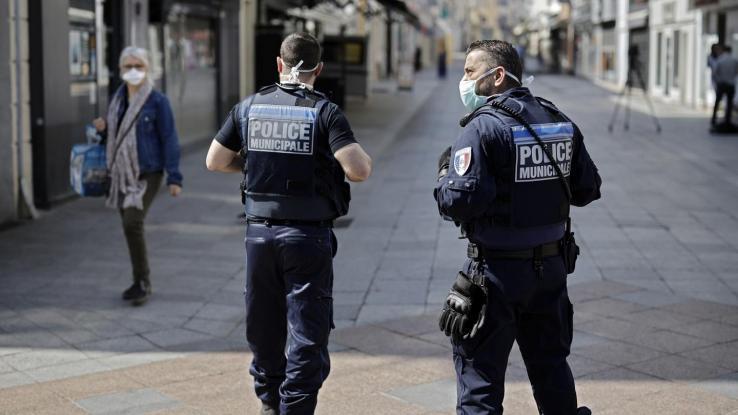 Γαλλία: Απελάσεις υπόπτων ισλαμιστών «εξπρές»
