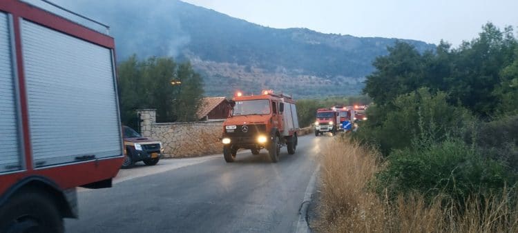 Λίμνη Τσιβλού: Τι απαντούν στο pelop.gr oι Πυροσβέστες στις καταγγελίες για "παραθερισμό"