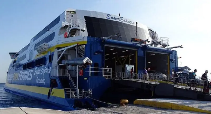 14 κρούσματα στο πλοίο Super Express από την Ιο που έδεσε στη Ραφήνα