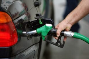 Επίδομα βενζίνης-Fuel Pass: Προσπάθησαν να παίξουν στοίχημα και φρουτάκια - Πάνω από 1 εκατομμύριο αιτήσεις