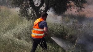 Φωτιά στην Πάτρα: Συνδρομή των μονάδων πυροπροστασίας του Εργατικού Κέντρου ΦΩΤΟ