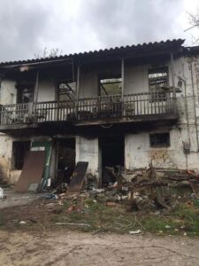 Καλάβρυτα - Δάφνη: Οι κάτοικοι το είπαν και το έκαναν - Φτιάχνεται το σπίτι που κάηκε - ΦΩΤΟ