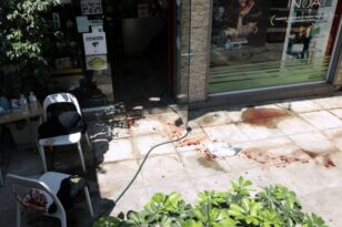Επίθεση στου Ζωγράφου: Καρέ-καρέ η επίθεση του 54χρονου με μαχαίρι