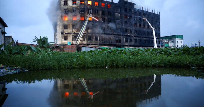 Μπαγκλαντές: Tραγωδία με πάνω από 50 νεκρούς από φωτιά σε εργοστάσιο