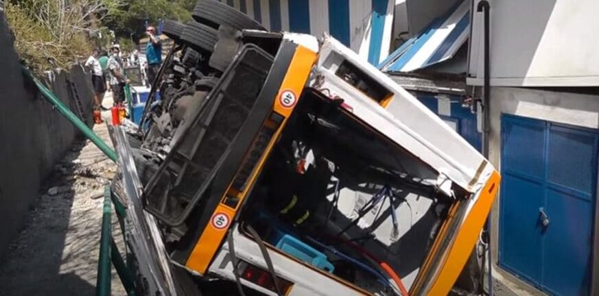 Ιταλία: Λεωφορείο έπεσε σε χαράδρα, ένας νεκρός και 19 τραυματίες ΒΙΝΤΕΟ