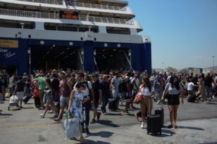 Αδειάζει η Αθήνα: Αυξημένη η κίνηση στο λιμάνι του Πειραιά – Εντατικοί έλεγχοι από το Λιμενικό