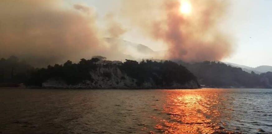 Φωτιά στη Σάμο: Σε κατάσταση έκτακτης ανάγκης ζητούν να κηρυχθεί το νησί