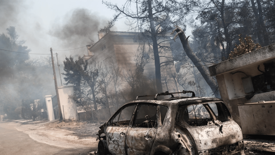 Φωτιά Σταμάτα- Κάηκαν 18 σπίτια και 10 αυτοκίνητα - ΦΩΤΟ και ΒΙΝΤΕΟ