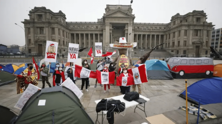 Περού: Παραμένει η χώρα χωρίς αρχηγό κράτους έναν μήνα μετά τις εκλογές