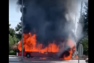 Θεσσαλονίκη: Στις φλόγες λεωφορείο του ΚΤΕΛ – ΒΙΝΤΕΟ