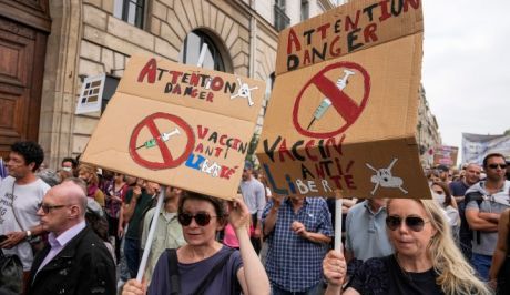 Γαλλία: Διαδηλώσεις κατά του εμβολιασμού
