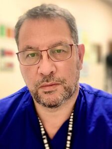 Πάτρα: Τι λένε 5 γνωστοί γιατροί για τους ανεμβολίαστους συναδέλφoυς τους
