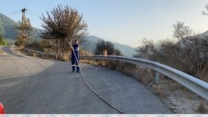 Παραδείσι: Για τέταρτη μέρα συνεχίζεται η μάχη με μικρές εστίες ΦΩΤΟ-ΒΙΝΤΕΟ