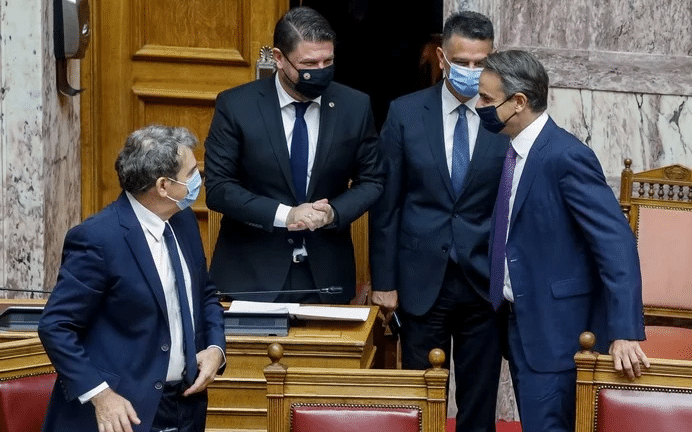 Ο Χαρδαλιάς στη Βουλή μετά την περιπέτεια της υγείας του Ο Χαρδαλιάς στη Βουλή μετά την περιπέτεια της υγείας του