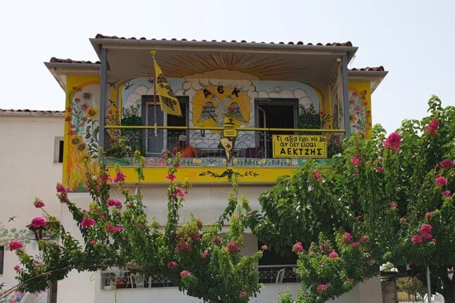 "ΑΕΚ και ξερό Ψωμί" - Ένα κιτρινόμαυρο σπίτι στα Διγελιώτικα Αχαϊας! ΦΩΤΟ
