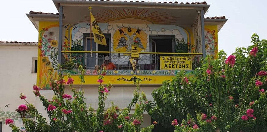 "ΑΕΚ και ξερό Ψωμί" - Ένα κιτρινόμαυρο σπίτι στα Διγελιώτικα Αχαϊας! ΦΩΤΟ