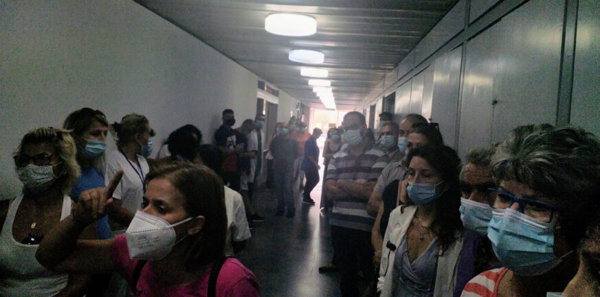 Πάτρα: Παράσταση διαμαρτυρίας στα γραφεία της Διοίκησης του Νοσοκομείου