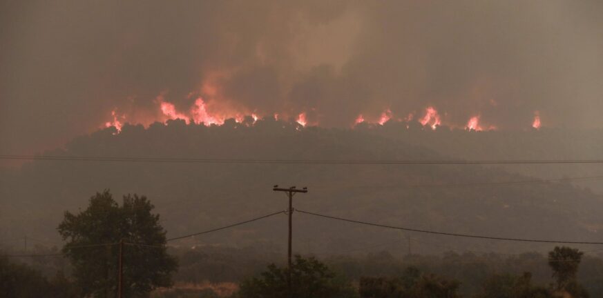 Εύβοια: Έχουν εκκενωθεί 8 χωριά - Τεράστια η καταστροφή - Ολονύχτια μάχη με τις φλόγες