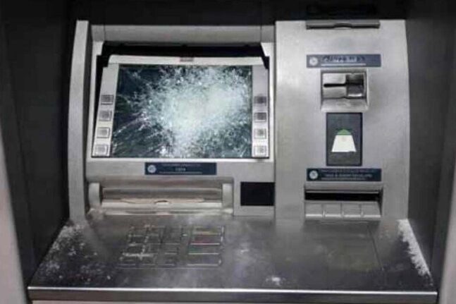 Πάτρα: Έσπασαν ΑΤΜ τραπεζών - Ουρές συναλλασσόμενων στα γκισέ