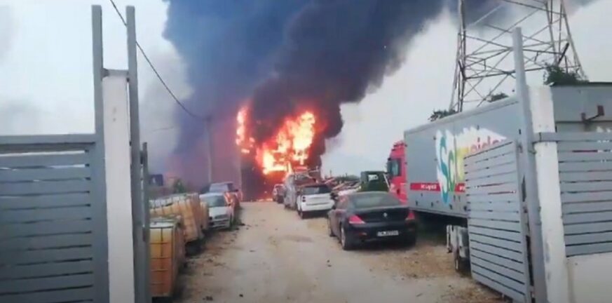 ΒΙΝΤΕΟ με συνεχείς εκρήξεις σε μάντρα αυτοκινήτων στις Αφίδνες
