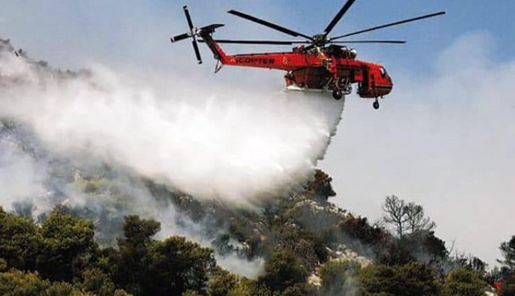 Μαίνεται η πυρκαγιά στο Παραδείσι Αγρινίου - Δεν απειλούνται κατοικημένες περιοχές