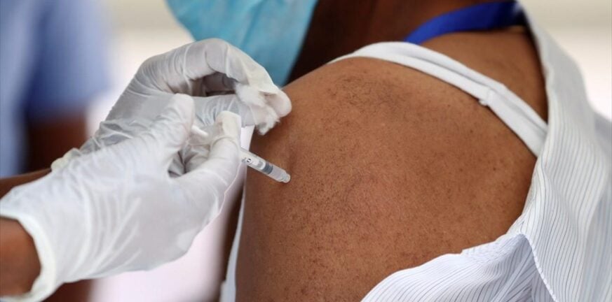 Αρνητής εμβολίου χωρίζει τη γυναίκα του επειδή εμβολιάστηκε - ΒΙΝΤΕΟ