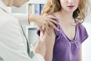 Κορονοϊός: Γιατί πρέπει να εμβολιαστούμε όλοι; – Οι ειδικοί απαντούν