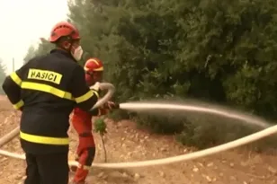 Φωτιά στην Εύβοια: Συνεχίζεται η μάχη με τις φλόγες, κωπάζουν οι ισχυροί άνεμοι – Έχουν καεί ήδη 6.500 στρέμματα