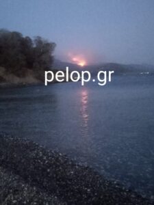 Ορατή από τις παραλίες της Αιγιάλειας η φωτιά στη Φωκίδα - ΦΩΤΟ