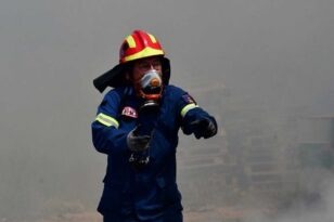 Φωτιά στην Αττική: Σοβαρός τραυματισμός πυροσβέστη στην Πάρνηθα